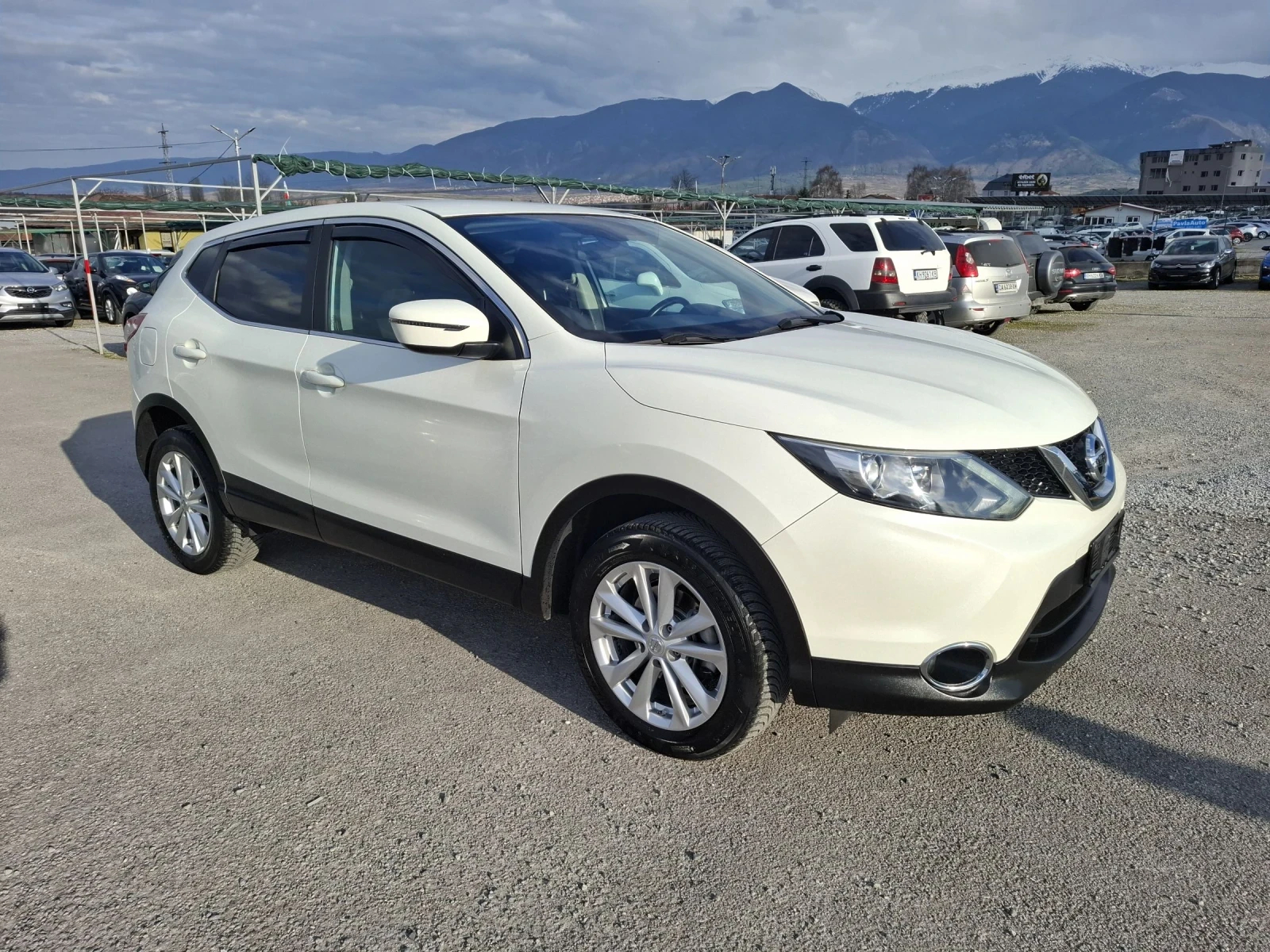 Nissan Qashqai 1, 5 DCI-115ps, Navi, Kamera, Euro 6B, снимка 3 - Автомобили и джипове - 53976985