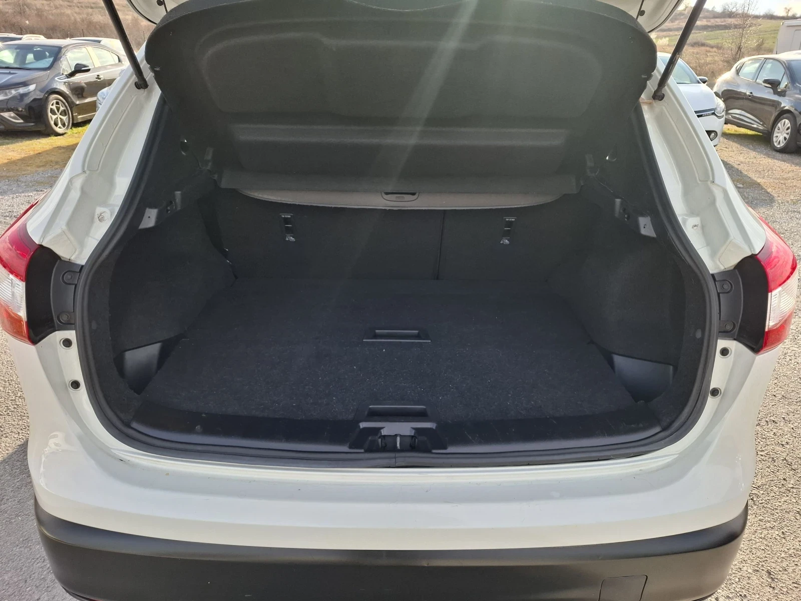 Nissan Qashqai 1, 5 DCI-115ps, Navi, Kamera, Euro 6B, снимка 13 - Автомобили и джипове - 53976985