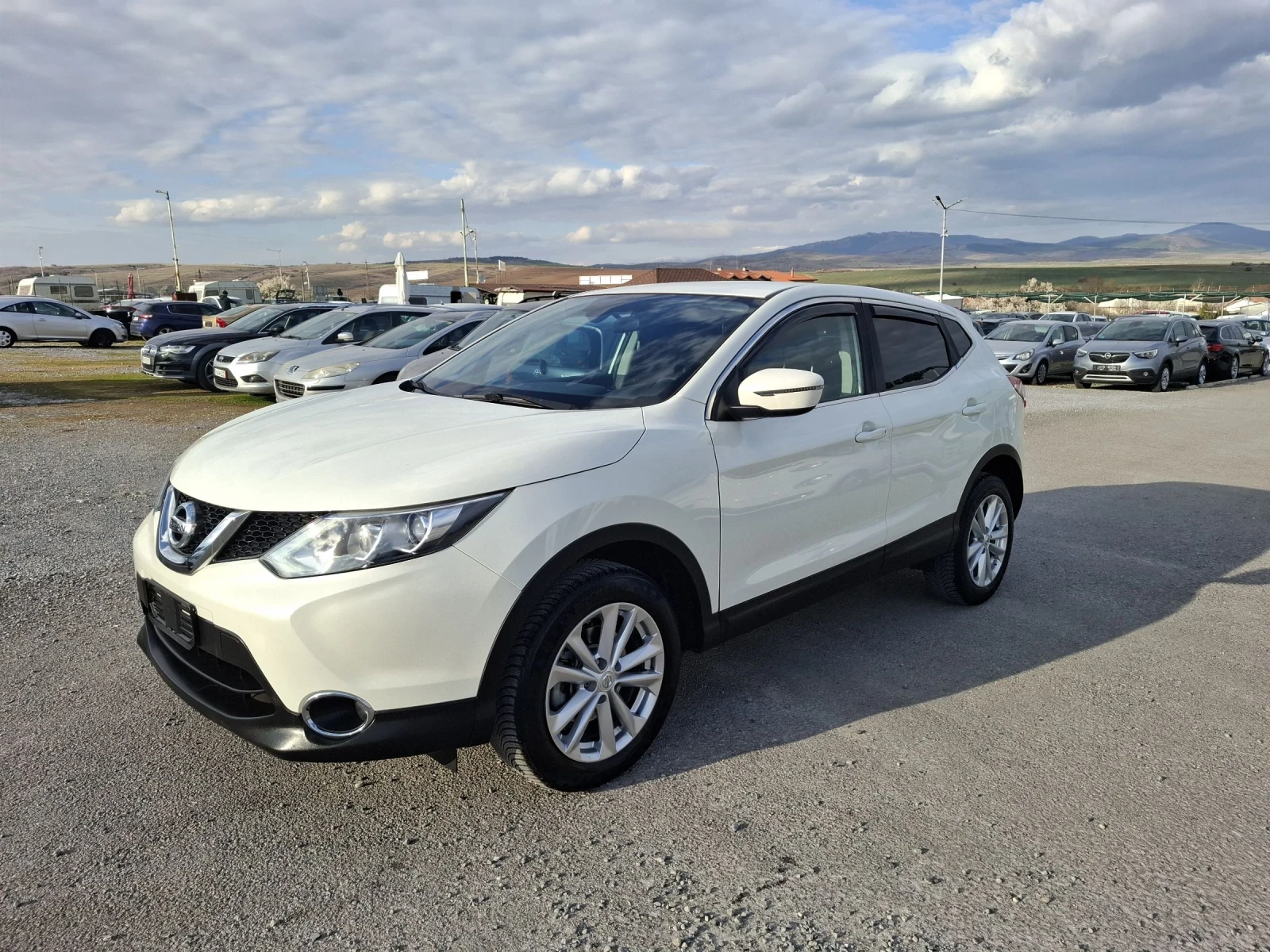 Nissan Qashqai 1, 5 DCI-115ps, Navi, Kamera, Euro 6B, снимка 2 - Автомобили и джипове - 53976985