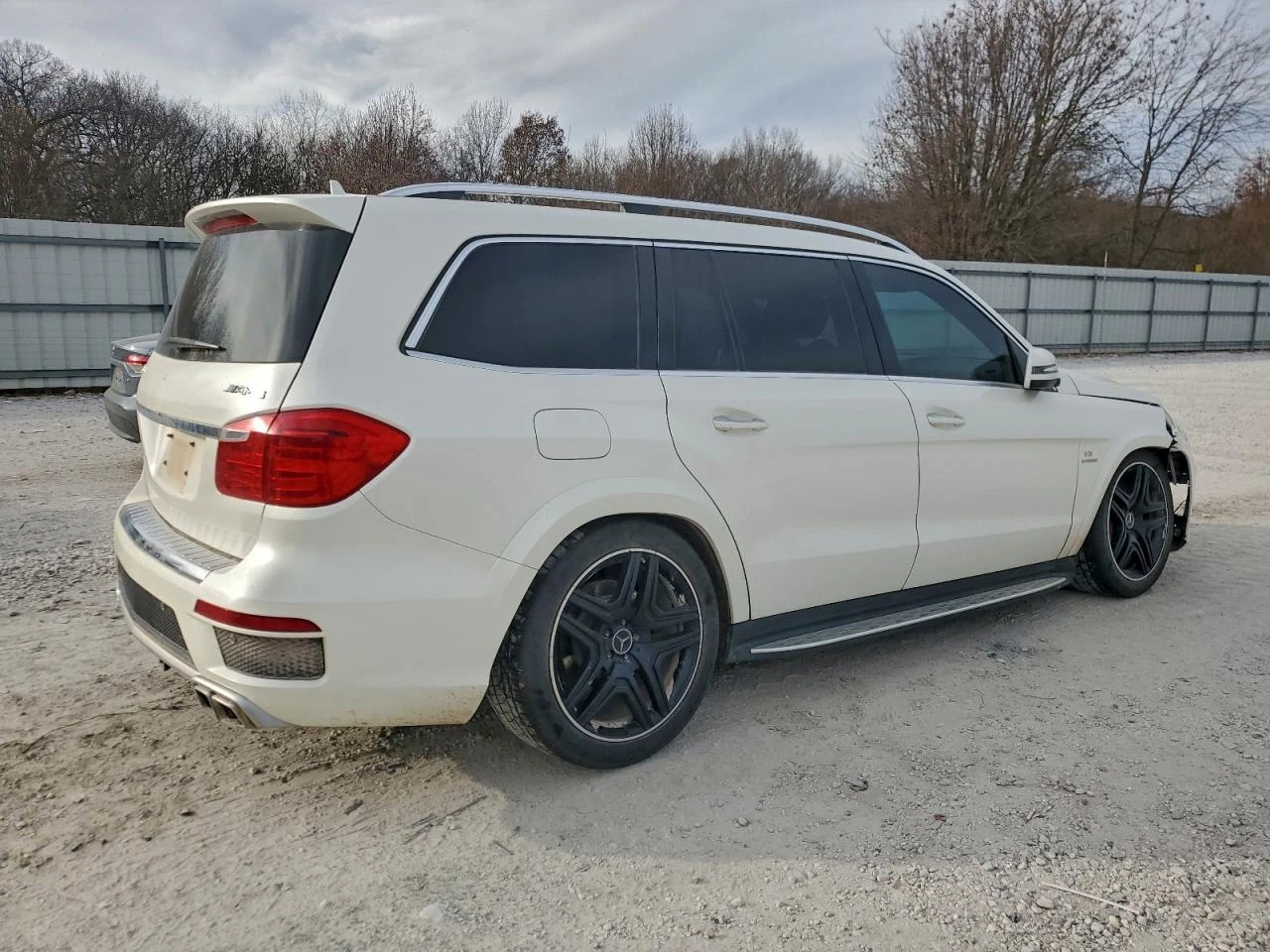 Mercedes-Benz GL 63 AMG 4MATIC| DESIGNO| H/K| | DISTRONIC| ПАНО| 360| KEYL, снимка 3 - Автомобили и джипове - 53979531