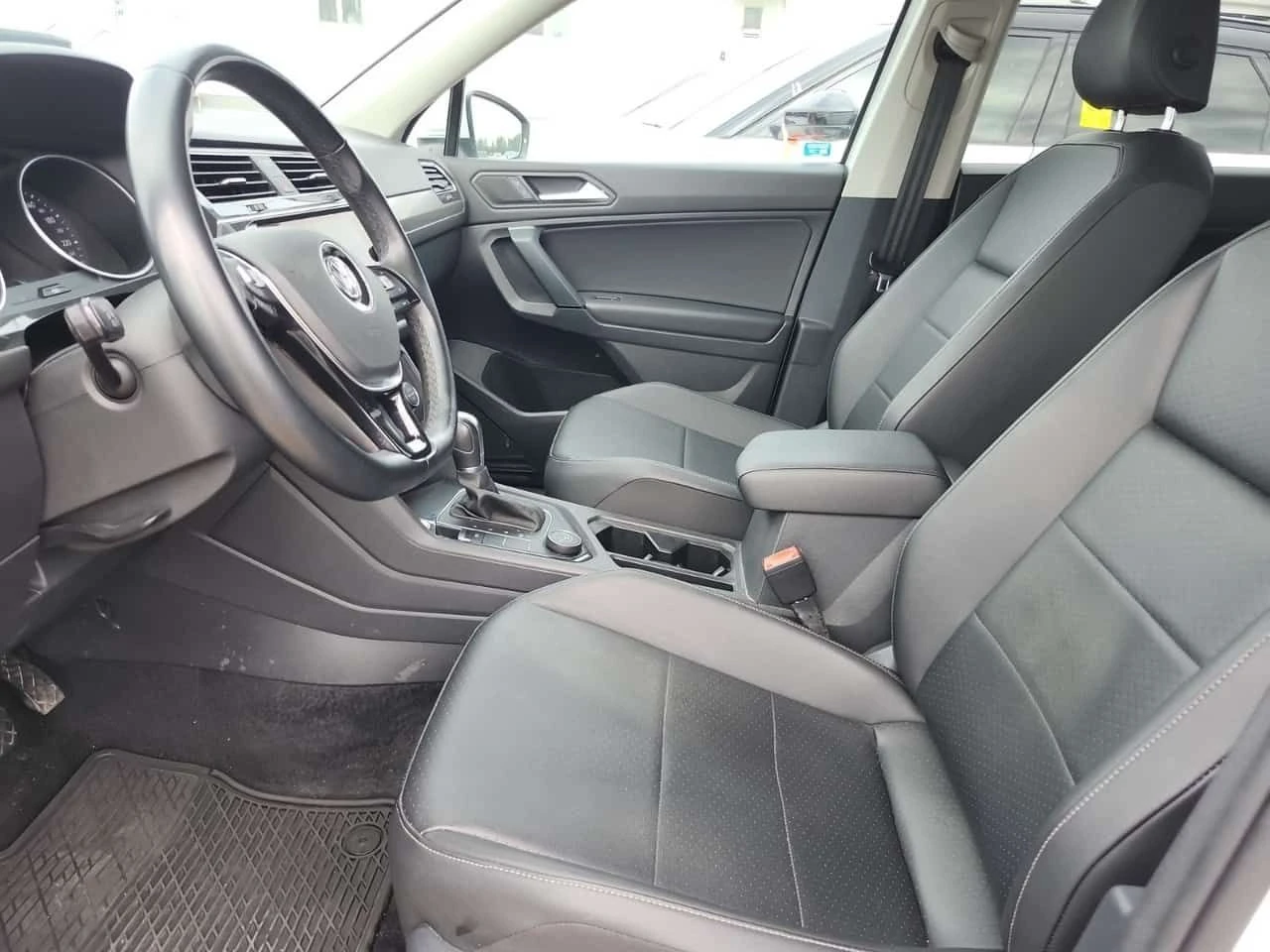 VW Tiguan COMFORTLINE/CARFAX/ПОДГРЕВ/ПАНОРАМА/КОЖА, снимка 7 - Автомобили и джипове - 55590509