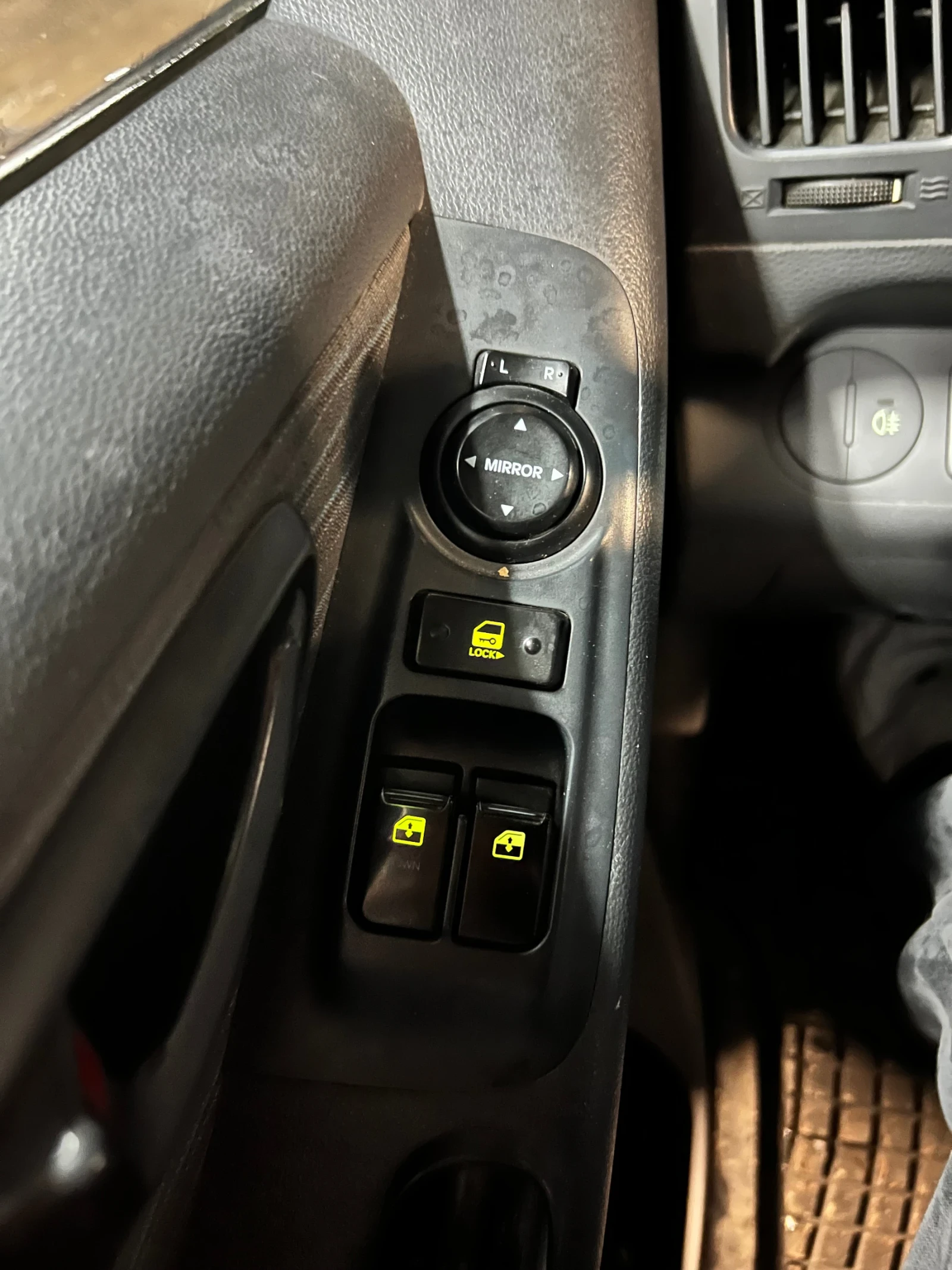 Hyundai H1 2.5 CRDI КЛИМА - изображение 10