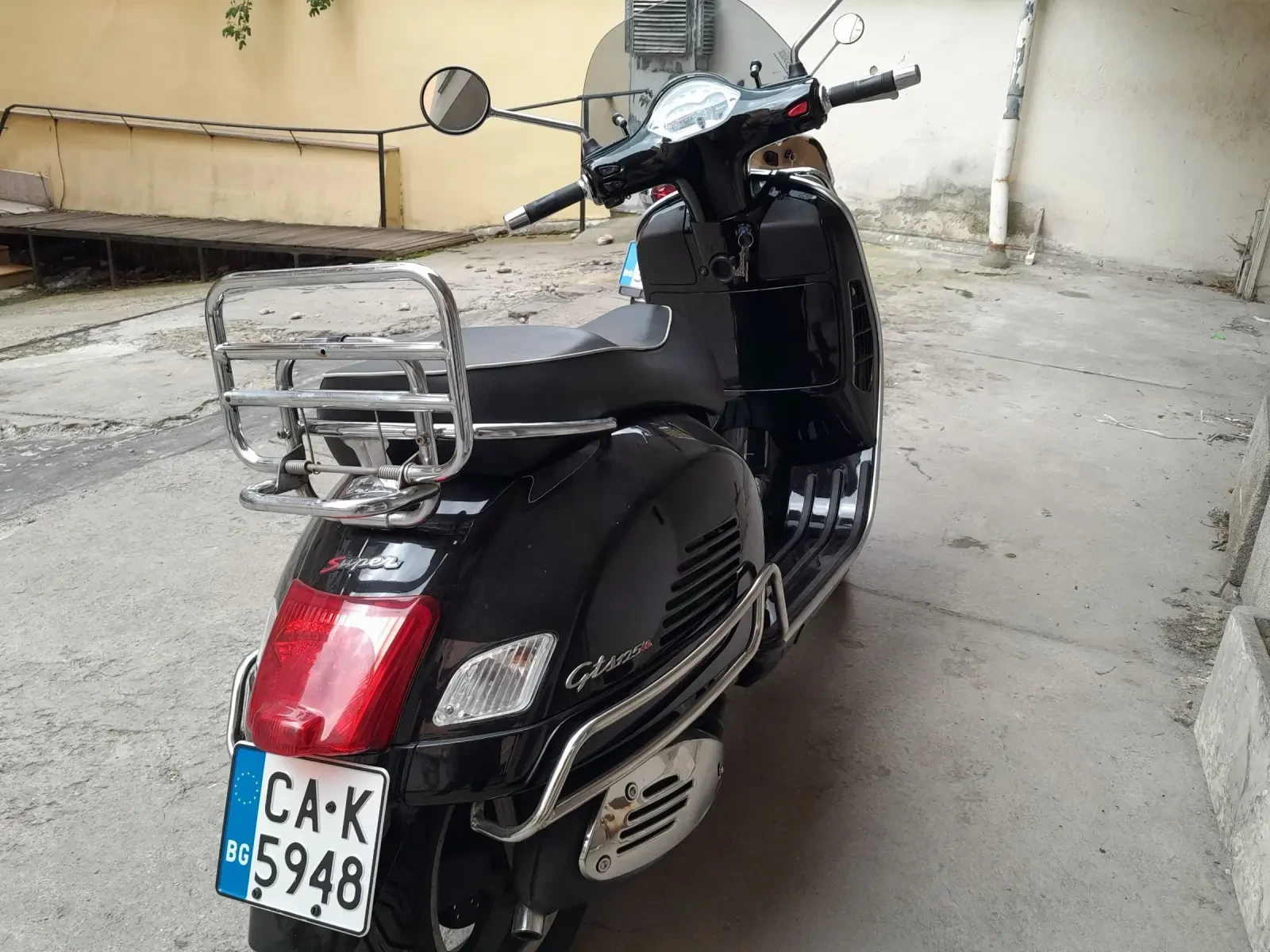 Vespa GTS 125, снимка 3 - Мотоциклети и мототехника - 54396244