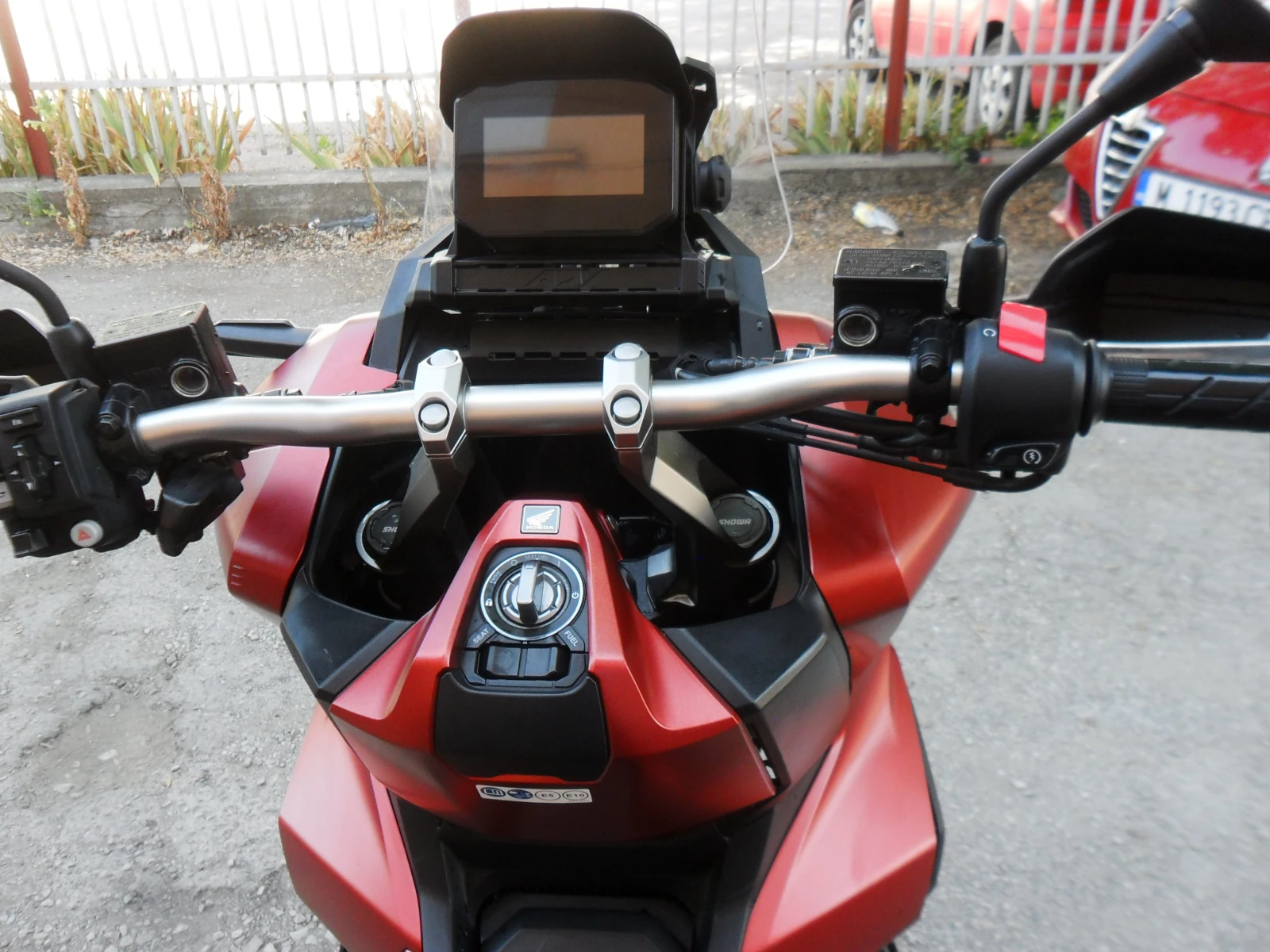 Honda X-ADV 350i- Mat Carnelian Red Metallic, снимка 15 - Мотоциклети и мототехника - 55098139