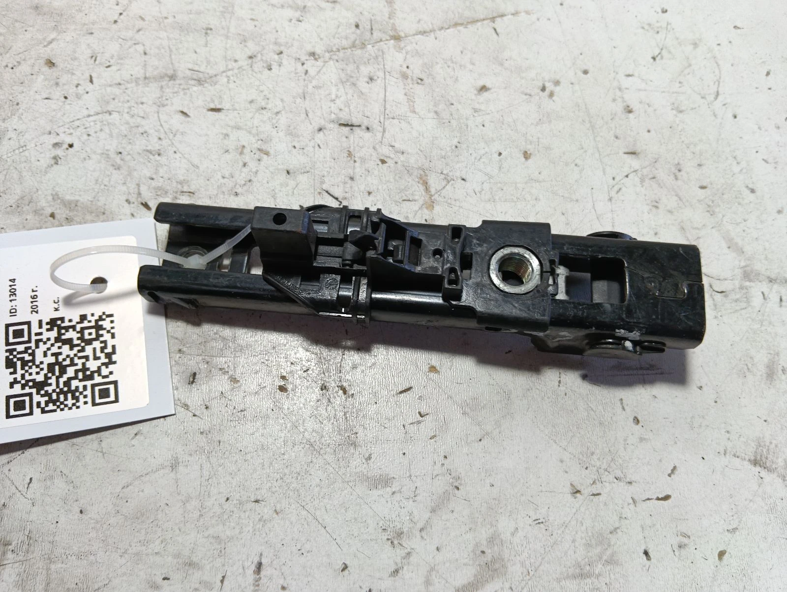държач колонка колан 8V0857819A Skoda Octavia