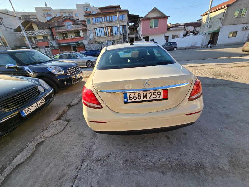 Mercedes-Benz E 220 РЕАЛЕН ПРОБЕГ, снимка 5 - Автомобили и джипове - 48378706