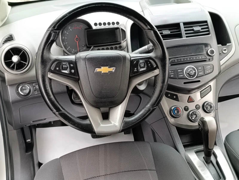 Chevrolet Aveo AUTOMATIC, снимка 12 - Автомобили и джипове - 48801191