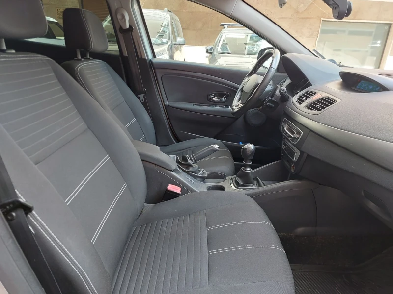 Renault Fluence 1.5 dci, снимка 11 - Автомобили и джипове - 52517778