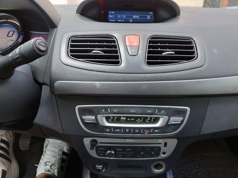 Renault Fluence 1.5 dci, снимка 16 - Автомобили и джипове - 52517778