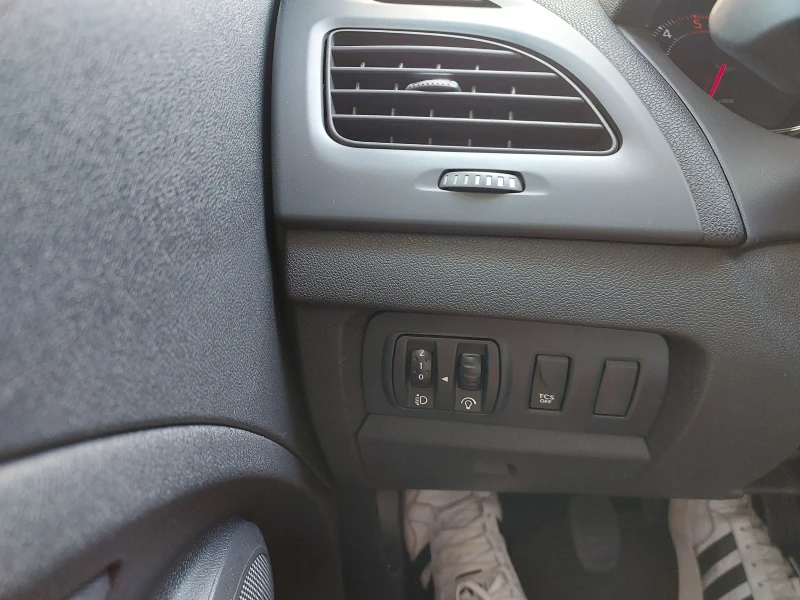 Renault Fluence 1.5 dci, снимка 14 - Автомобили и джипове - 52517778