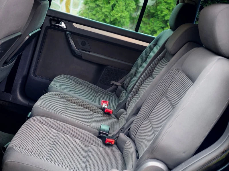 VW Touran 2.0TDI(140)* HIGHLINE* XENON* НОВ ВНОС* , снимка 15 - Автомобили и джипове - 52666332