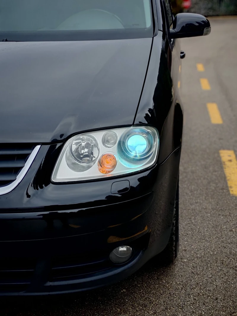 VW Touran 2.0TDI(140)* HIGHLINE* XENON* НОВ ВНОС* , снимка 17 - Автомобили и джипове - 52666332