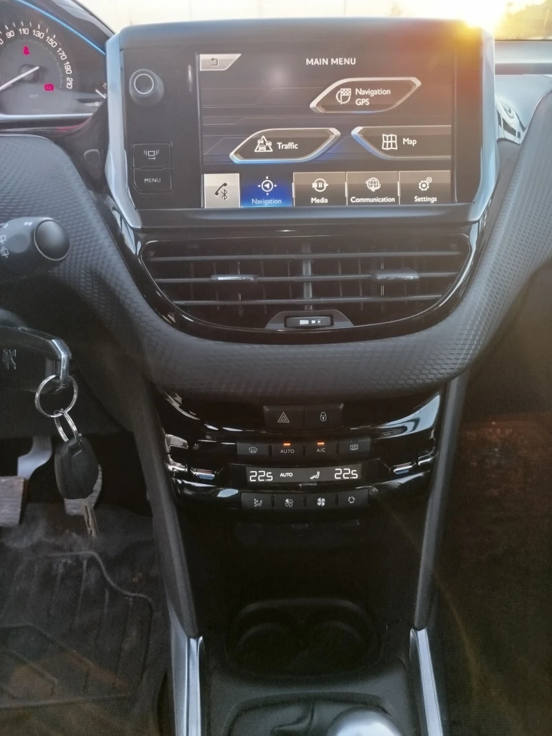 Peugeot 2008 1.6 e-HDI Реални километри , снимка 17 - Автомобили и джипове - 52851550