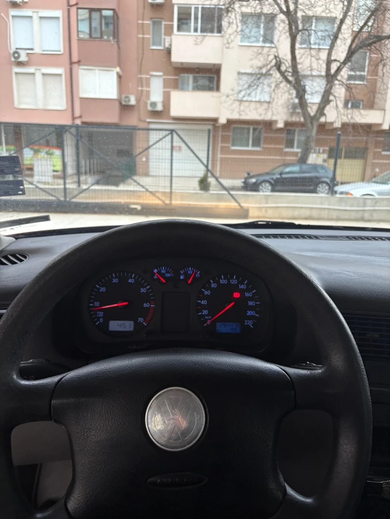 VW Golf 1.4 бензин, снимка 8 - Автомобили и джипове - 52990861