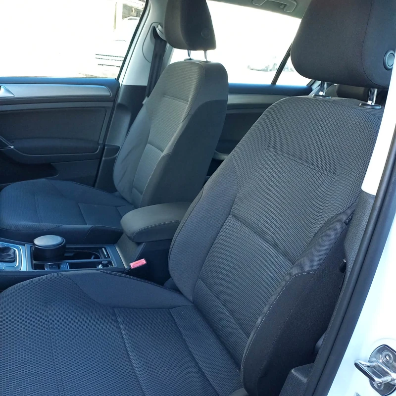 VW Golf 1.6 TDI AUTOMAT DSG* , снимка 15 - Автомобили и джипове - 53326652