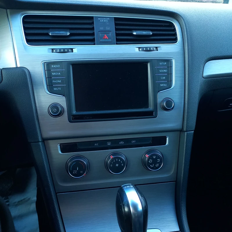 VW Golf 1.6 TDI AUTOMAT DSG* , снимка 13 - Автомобили и джипове - 53326652