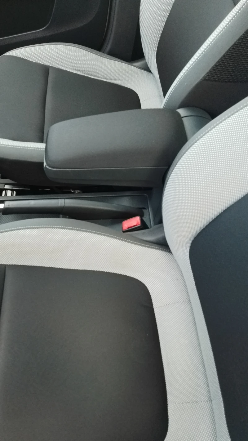 Skoda Fabia Л, снимка 17 - Автомобили и джипове - 53384180