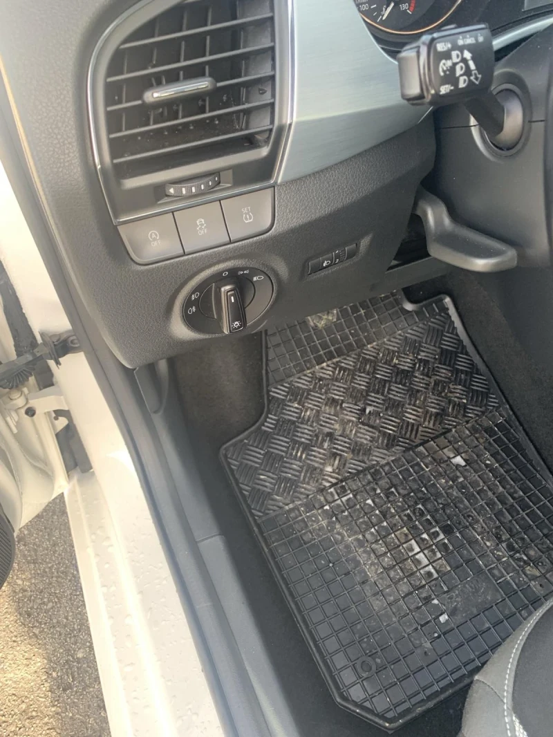 Skoda Fabia Л, снимка 13 - Автомобили и джипове - 53384180