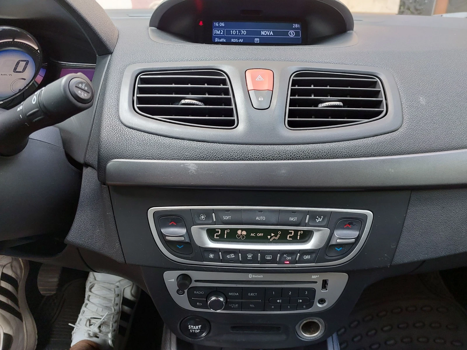 Renault Fluence 1.5 dci | Mobile.bg — изображение 16