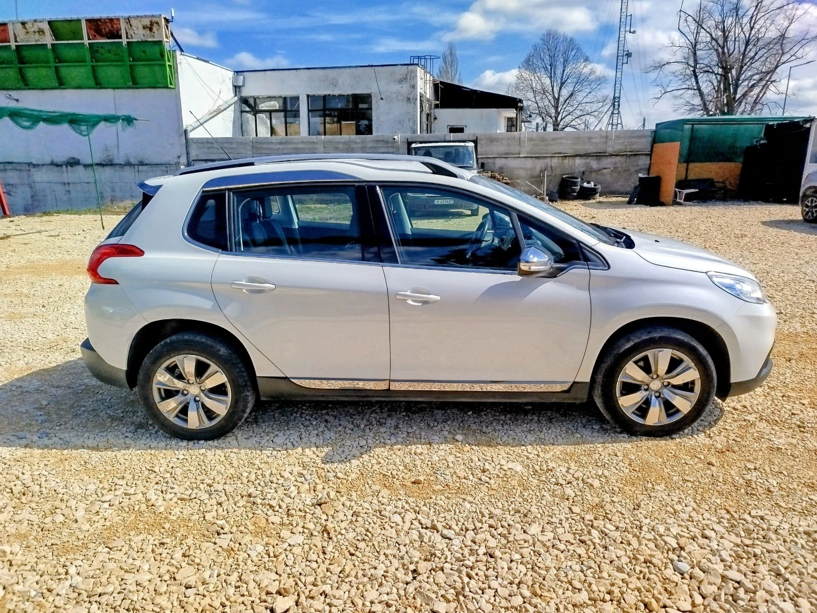 Peugeot 2008 1.6 e-HDI Реални километри , снимка 5 - Автомобили и джипове - 52851550