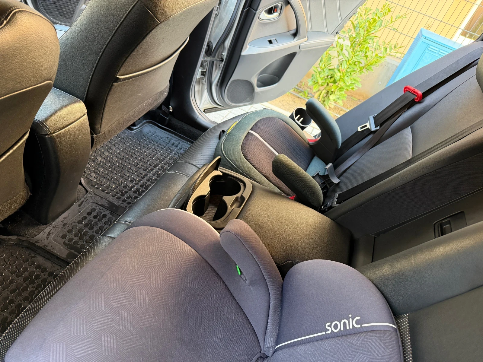 Toyota Avensis 2.0 D-4D 143 к.с, снимка 10 - Автомобили и джипове - 53731038