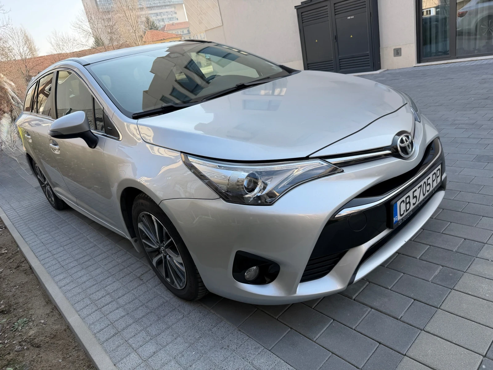 Toyota Avensis 2.0 D-4D 143 к.с, снимка 17 - Автомобили и джипове - 53731038
