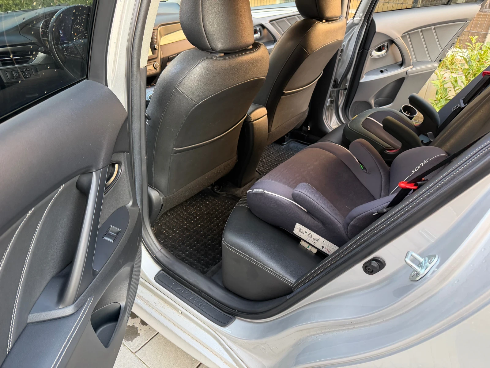 Toyota Avensis 2.0 D-4D 143 к.с, снимка 8 - Автомобили и джипове - 53731038