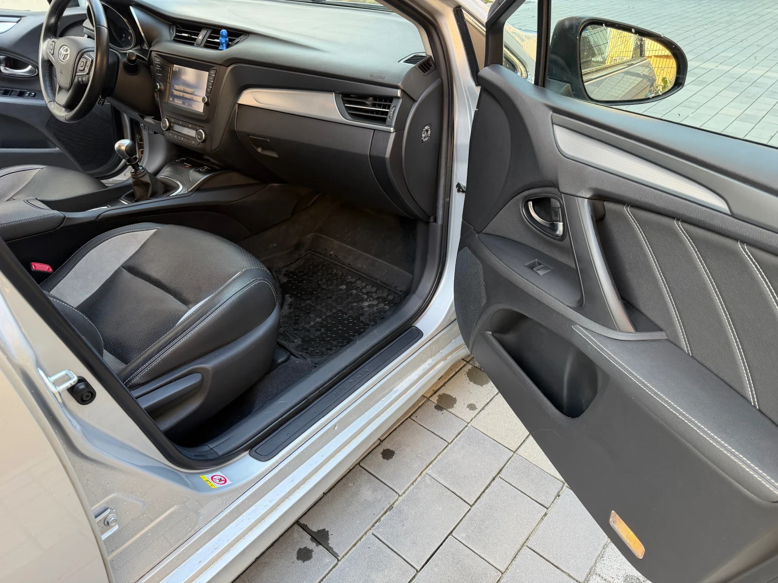 Toyota Avensis 2.0 D-4D 143 к.с, снимка 7 - Автомобили и джипове - 53731038