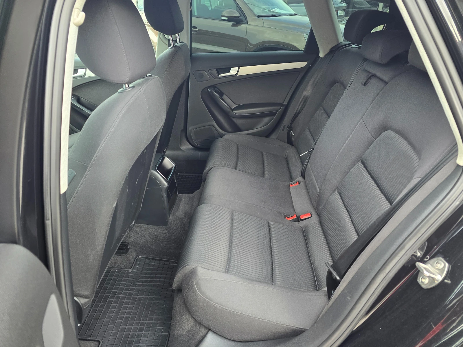 Audi A4 2.0 TDI 143кс ! ! АВТОМАТИК ! ! , снимка 14 - Автомобили и джипове - 54249926