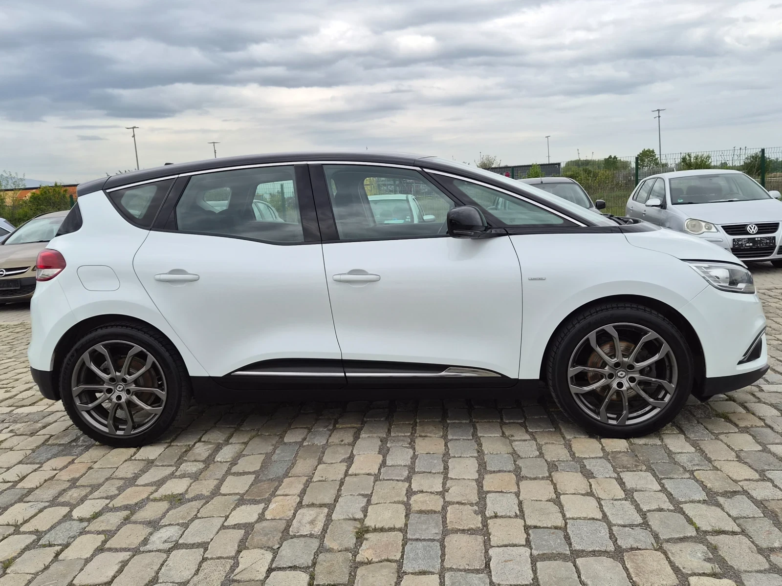 Renault Scenic 1.3TCE 116кс EURO 6B, снимка 5 - Автомобили и джипове - 54455123