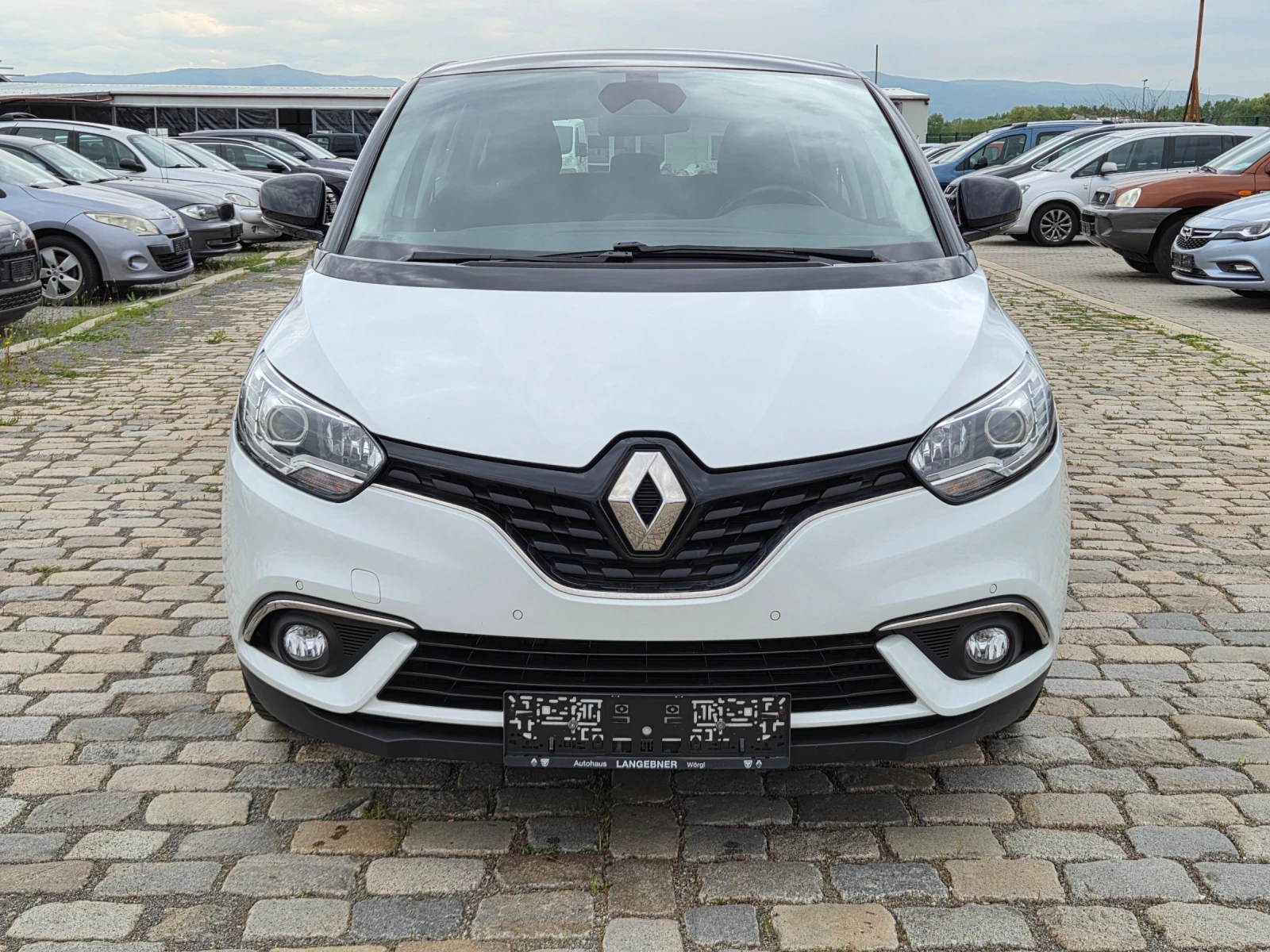 Renault Scenic 1.3TCE 116кс EURO 6B, снимка 2 - Автомобили и джипове - 54455123