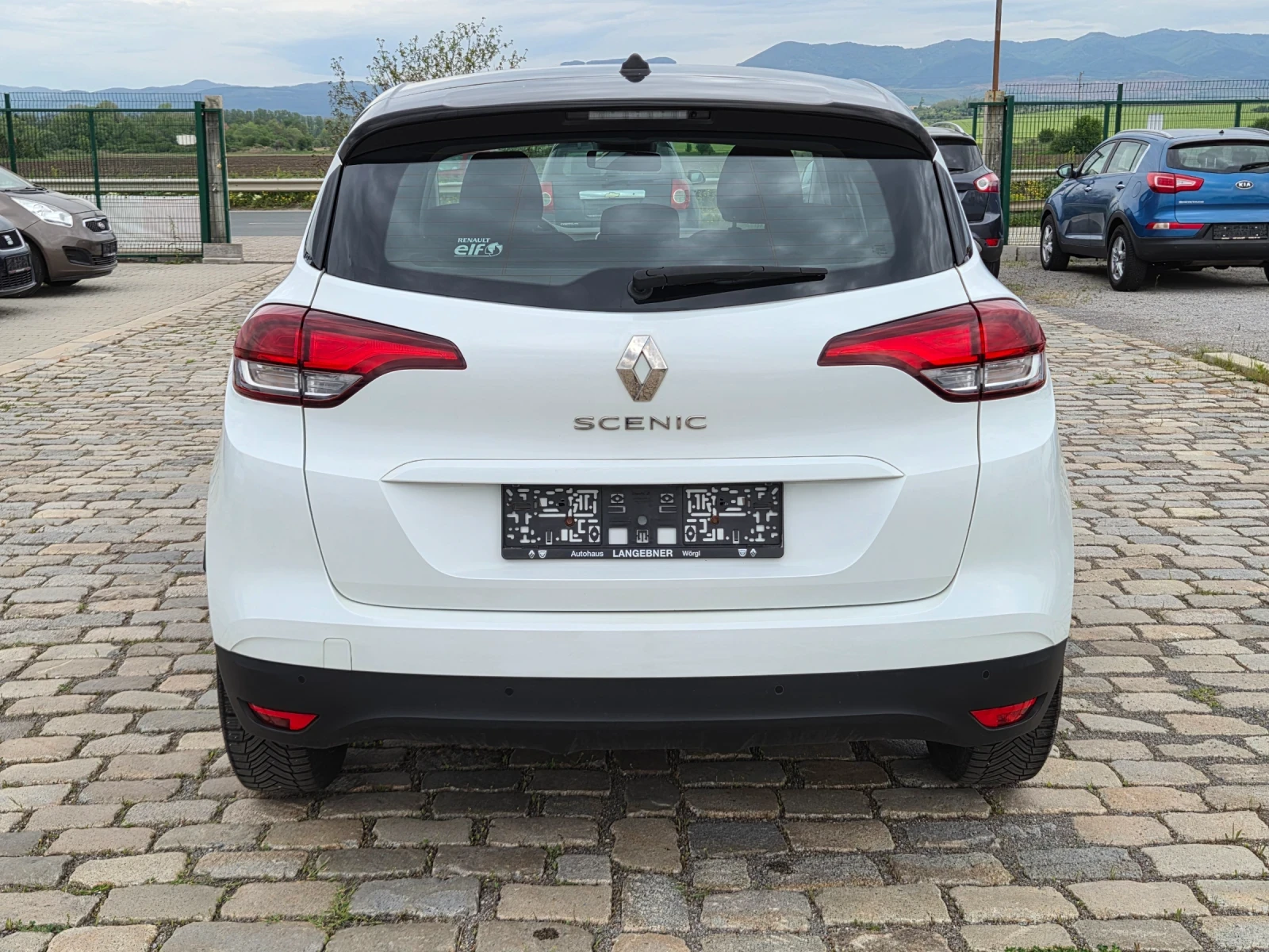 Renault Scenic 1.3TCE 116кс EURO 6B, снимка 7 - Автомобили и джипове - 54455123
