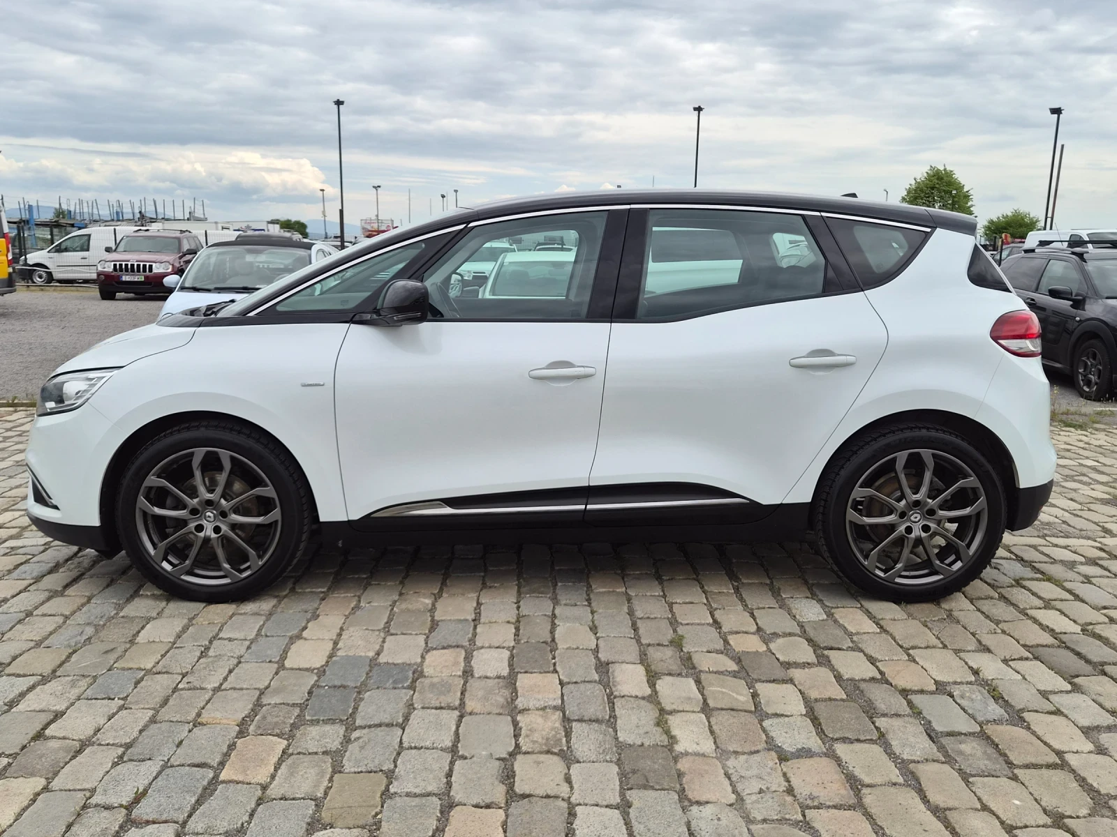 Renault Scenic 1.3TCE 116кс EURO 6B, снимка 4 - Автомобили и джипове - 54455123