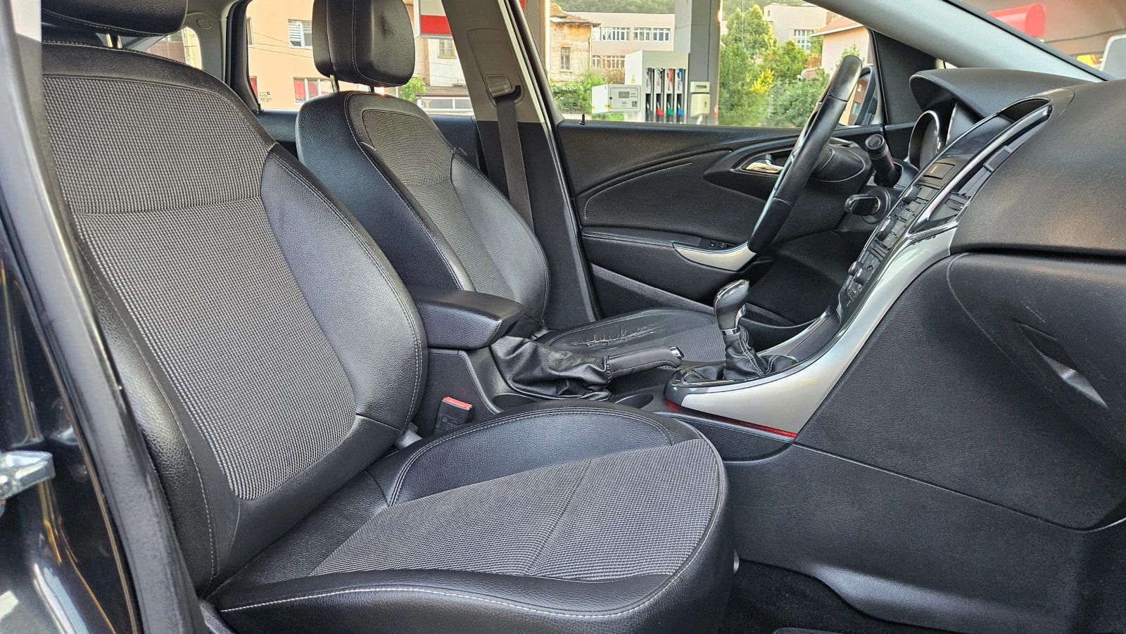 Opel Astra 1.7 CRDI SEDAN/KLIMATRON/KOJA/COSMO, снимка 12 - Автомобили и джипове - 55593014