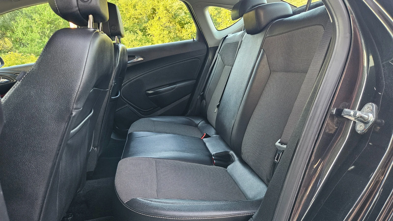 Opel Astra 1.7 CRDI SEDAN/KLIMATRON/KOJA/COSMO, снимка 13 - Автомобили и джипове - 55593014
