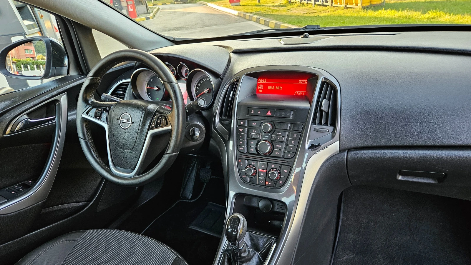 Opel Astra 1.7 CRDI SEDAN/KLIMATRON/KOJA/COSMO, снимка 10 - Автомобили и джипове - 55593014