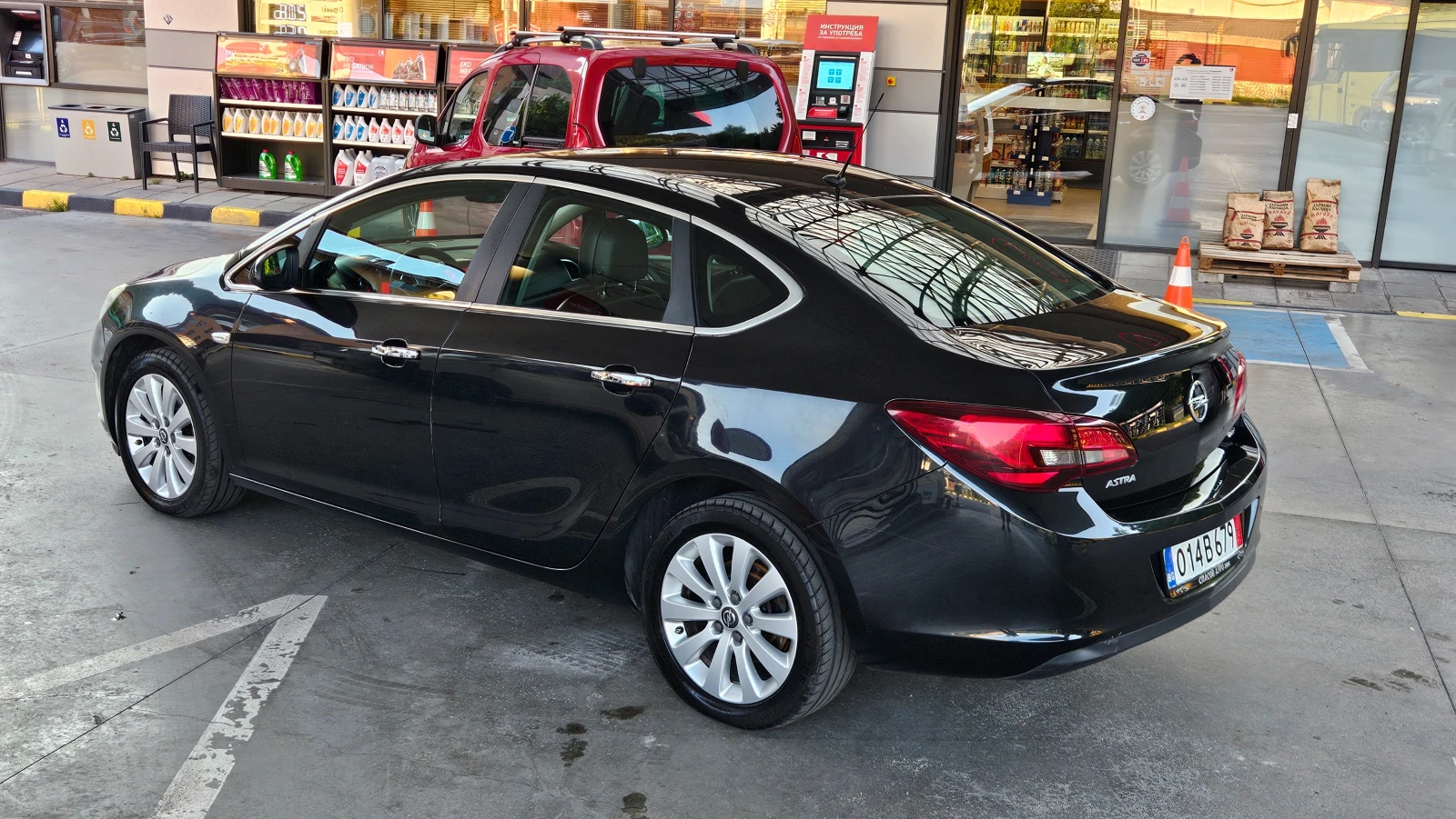 Opel Astra 1.7 CRDI SEDAN/KLIMATRON/KOJA/COSMO, снимка 3 - Автомобили и джипове - 55593014