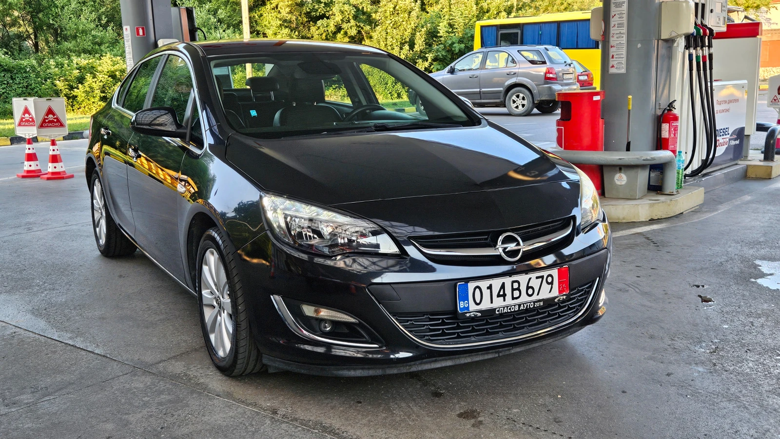 Opel Astra 1.7 CRDI SEDAN/KLIMATRON/KOJA/COSMO, снимка 8 - Автомобили и джипове - 55593014