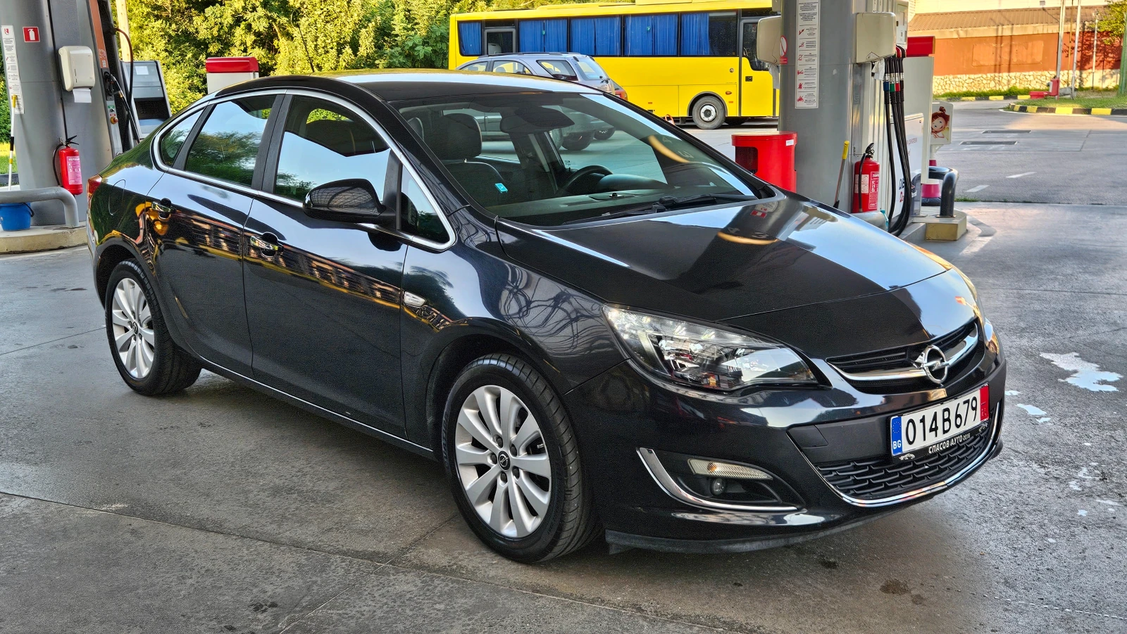 Opel Astra 1.7 CRDI SEDAN/KLIMATRON/KOJA/COSMO, снимка 7 - Автомобили и джипове - 55593014