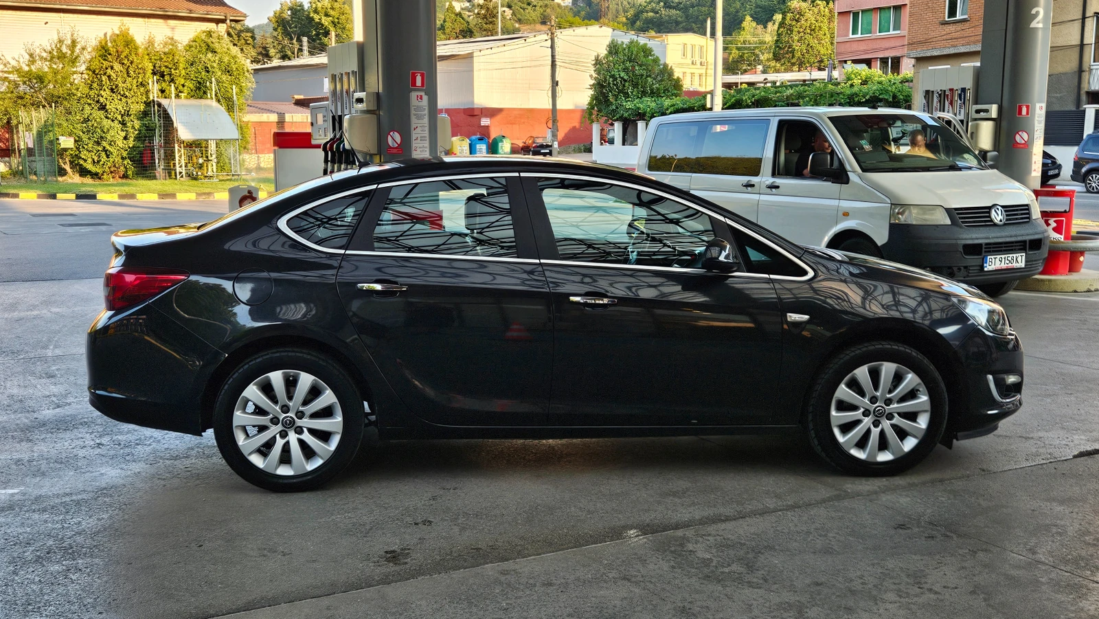 Opel Astra 1.7 CRDI SEDAN/KLIMATRON/KOJA/COSMO, снимка 6 - Автомобили и джипове - 55593014