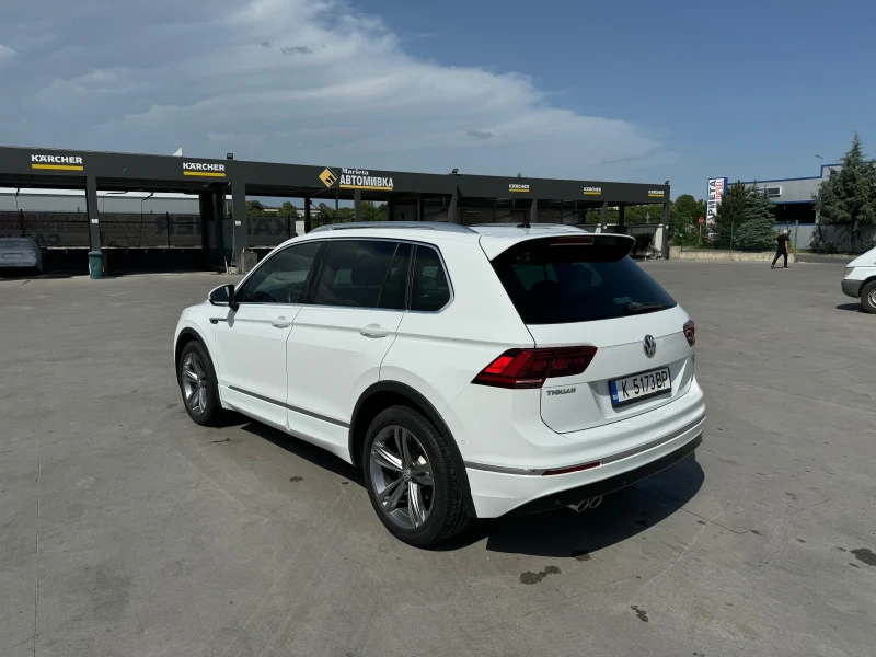 VW Tiguan R line/Distronic/360 Cam/4x4/Panorama, снимка 6 - Автомобили и джипове - 48639365