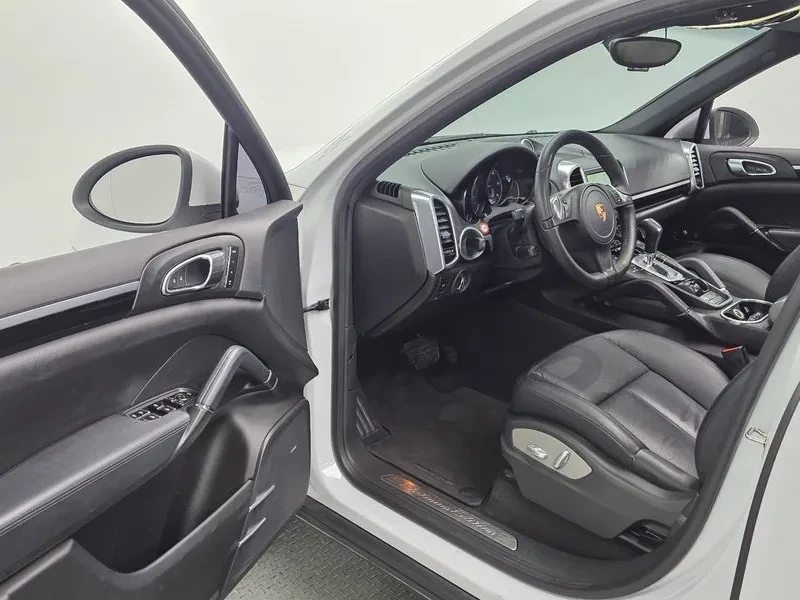 Porsche Cayenne 3.0D PLATINUM, снимка 10 - Автомобили и джипове - 55740448
