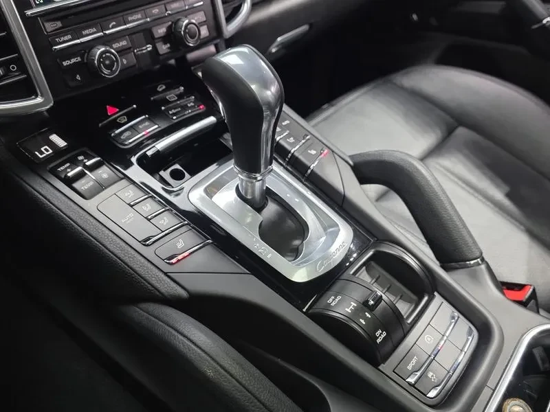 Porsche Cayenne 3.0D PLATINUM, снимка 9 - Автомобили и джипове - 55740448