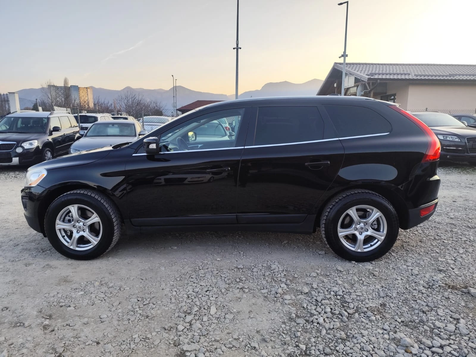 Volvo XC60 2.4 дизел 4х4 - изображение 9