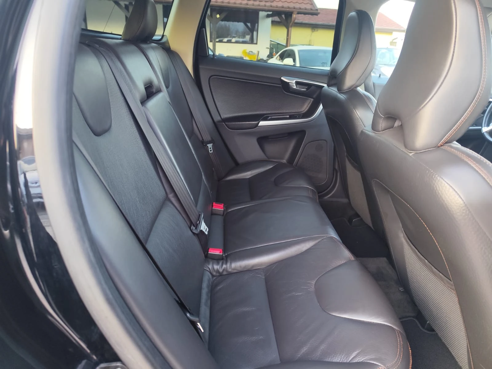 Volvo XC60 2.4 дизел 4х4, снимка 14 - Автомобили и джипове - 53743725