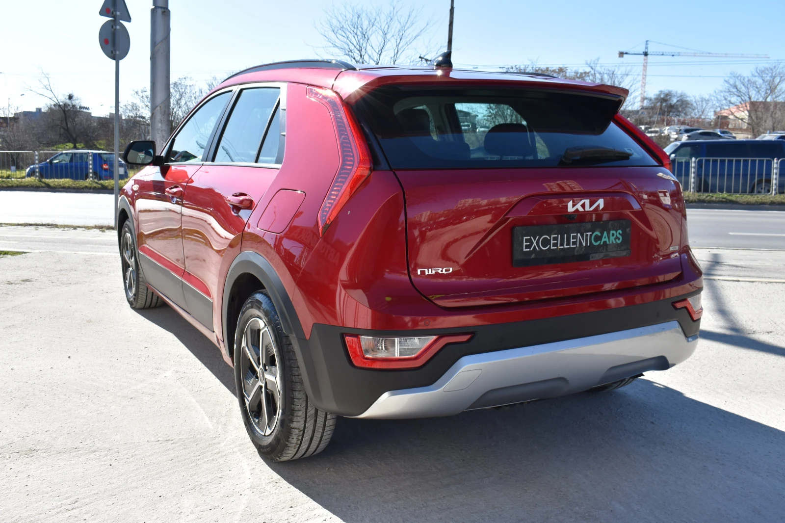 Kia Niro 1.6HYBRID* 32KW/h, снимка 4 - Автомобили и джипове - 53784306