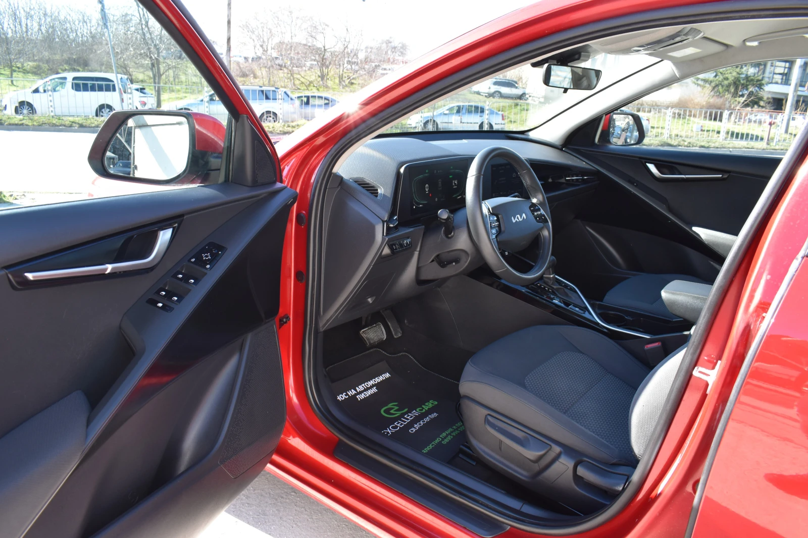 Kia Niro 1.6HYBRID* 32KW/h, снимка 9 - Автомобили и джипове - 53784306