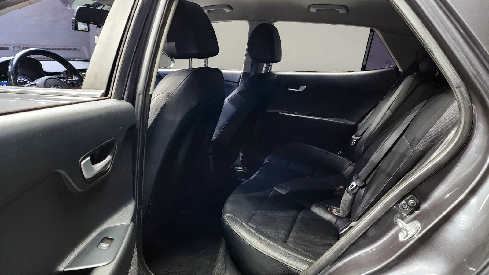 Kia Stonic 1.6 Prestige autogeorge.com, снимка 11 - Автомобили и джипове - 54136433