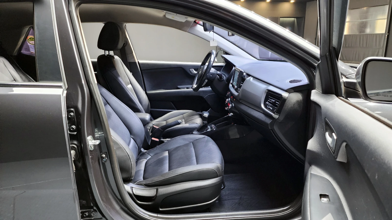 Kia Stonic 1.6 Prestige autogeorge.com, снимка 9 - Автомобили и джипове - 54136433