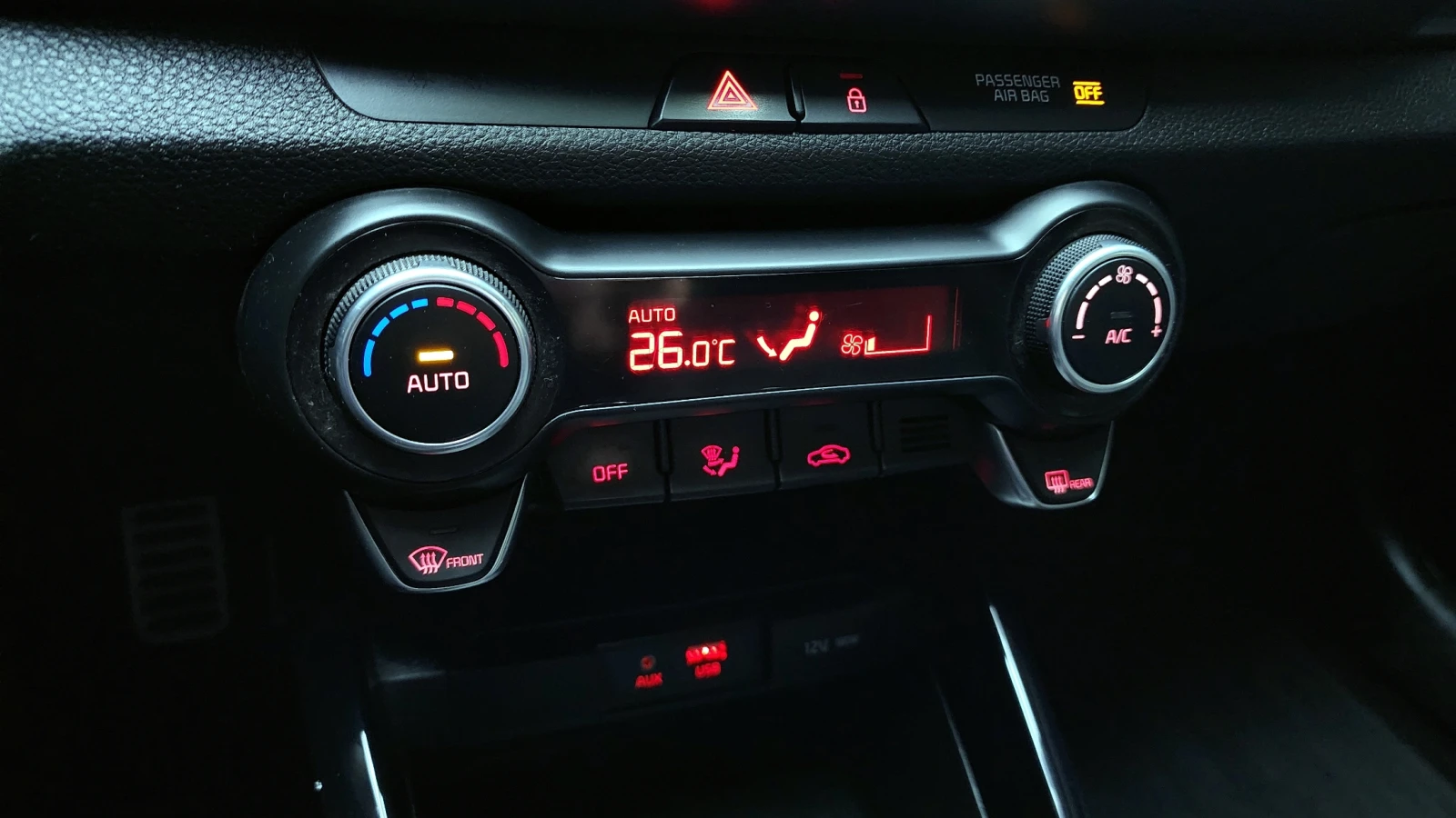 Kia Stonic 1.6 Prestige autogeorge.com, снимка 17 - Автомобили и джипове - 54136433